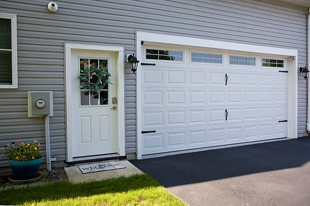 24/7 Emergency Garage Door Panel Replacement experts in Kingston, RI